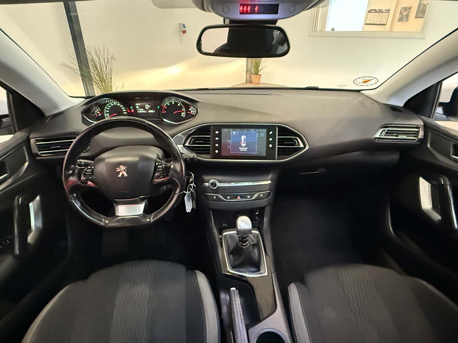 Hvid Peugeot 308 fra 2016