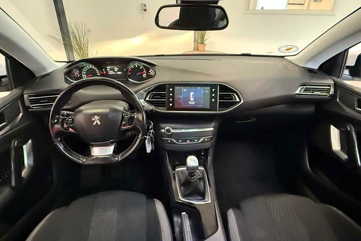 Hvid Peugeot 308 fra 2016