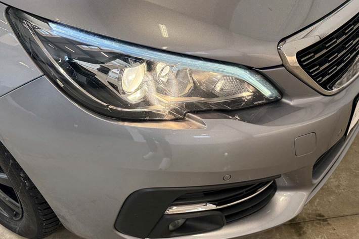 Sølv Peugeot 308 fra 2018