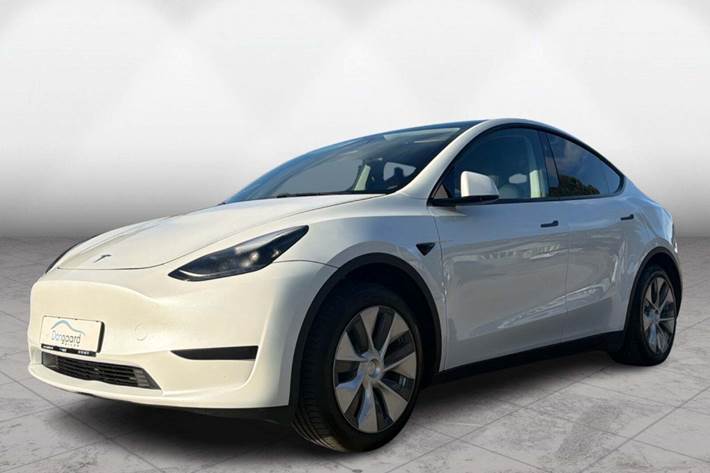 undefined Tesla Model Y fra 2023 set udefra