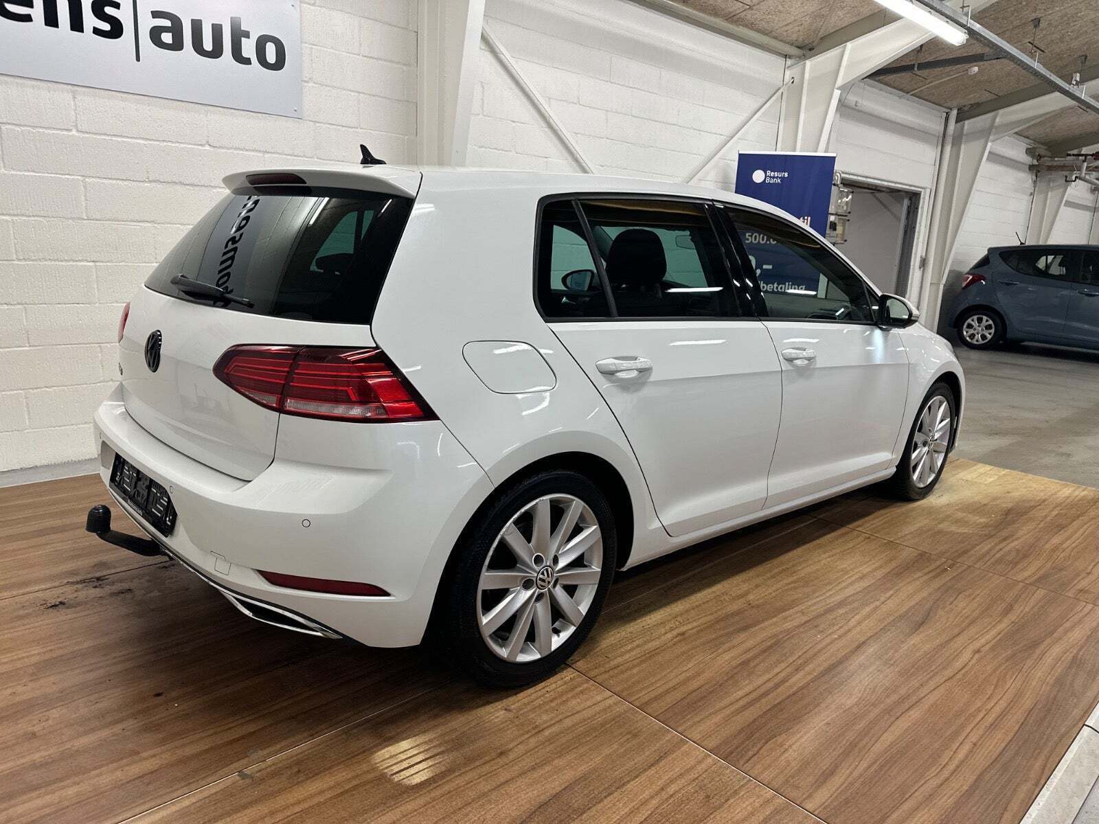Hvid VW Golf VII fra 2018