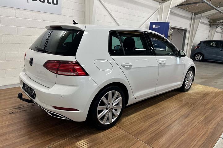 Hvid VW Golf VII fra 2018