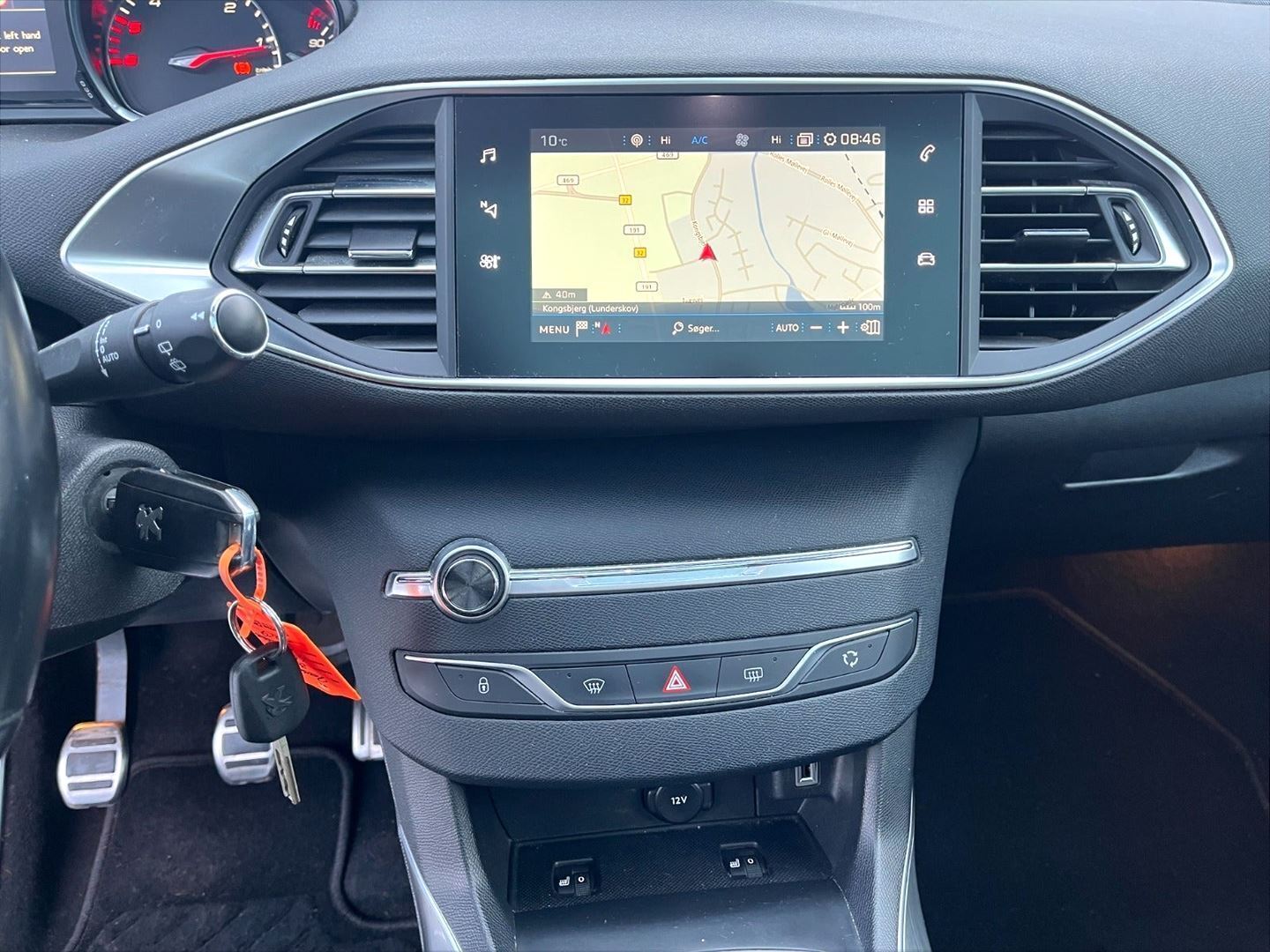 Grå Peugeot 308 fra 2019