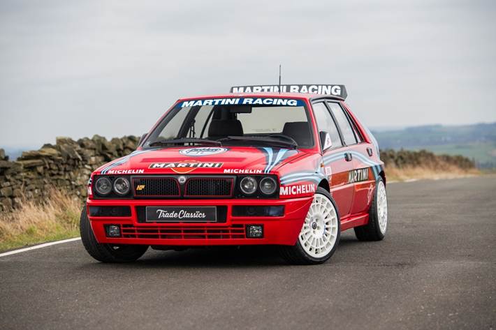Rød Lancia Delta fra 1992