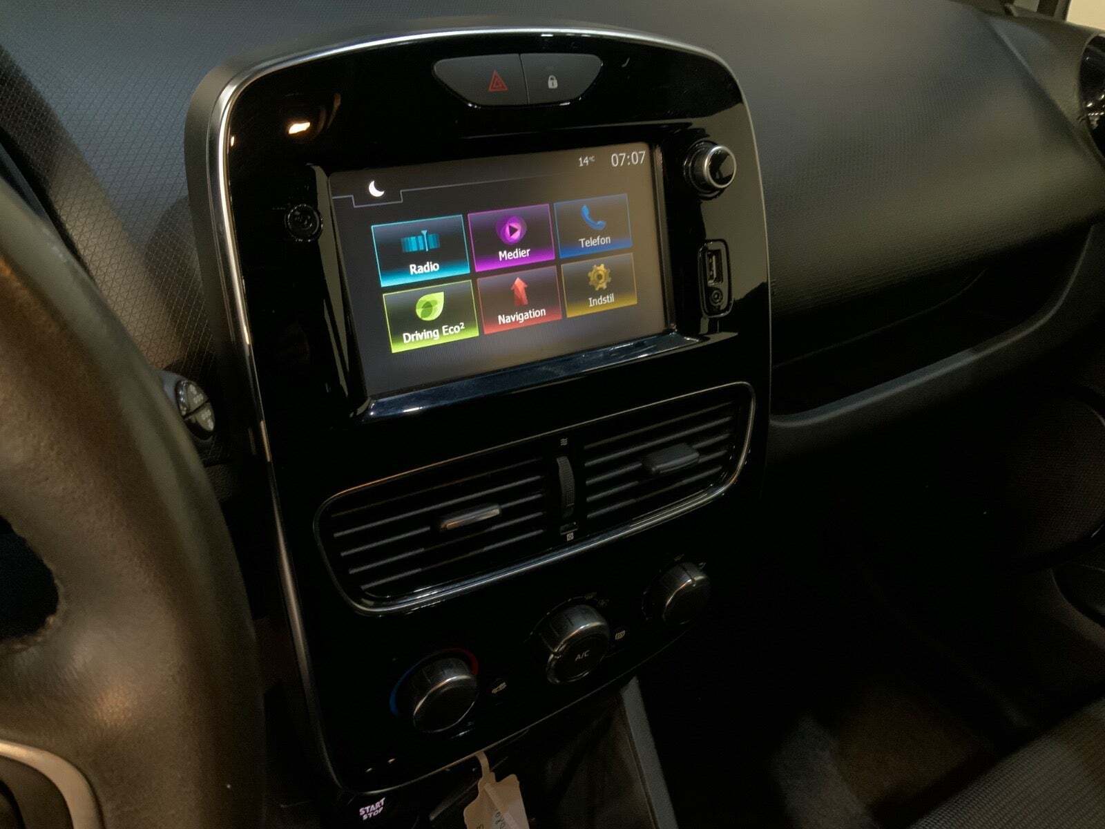 Sølv Renault Clio IV fra 2016