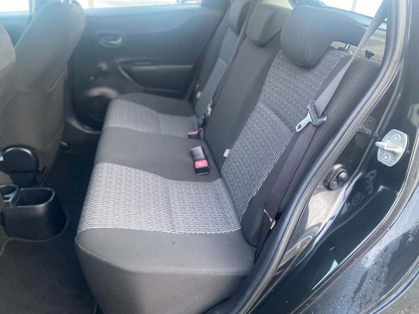 Sort Toyota Yaris fra 2013