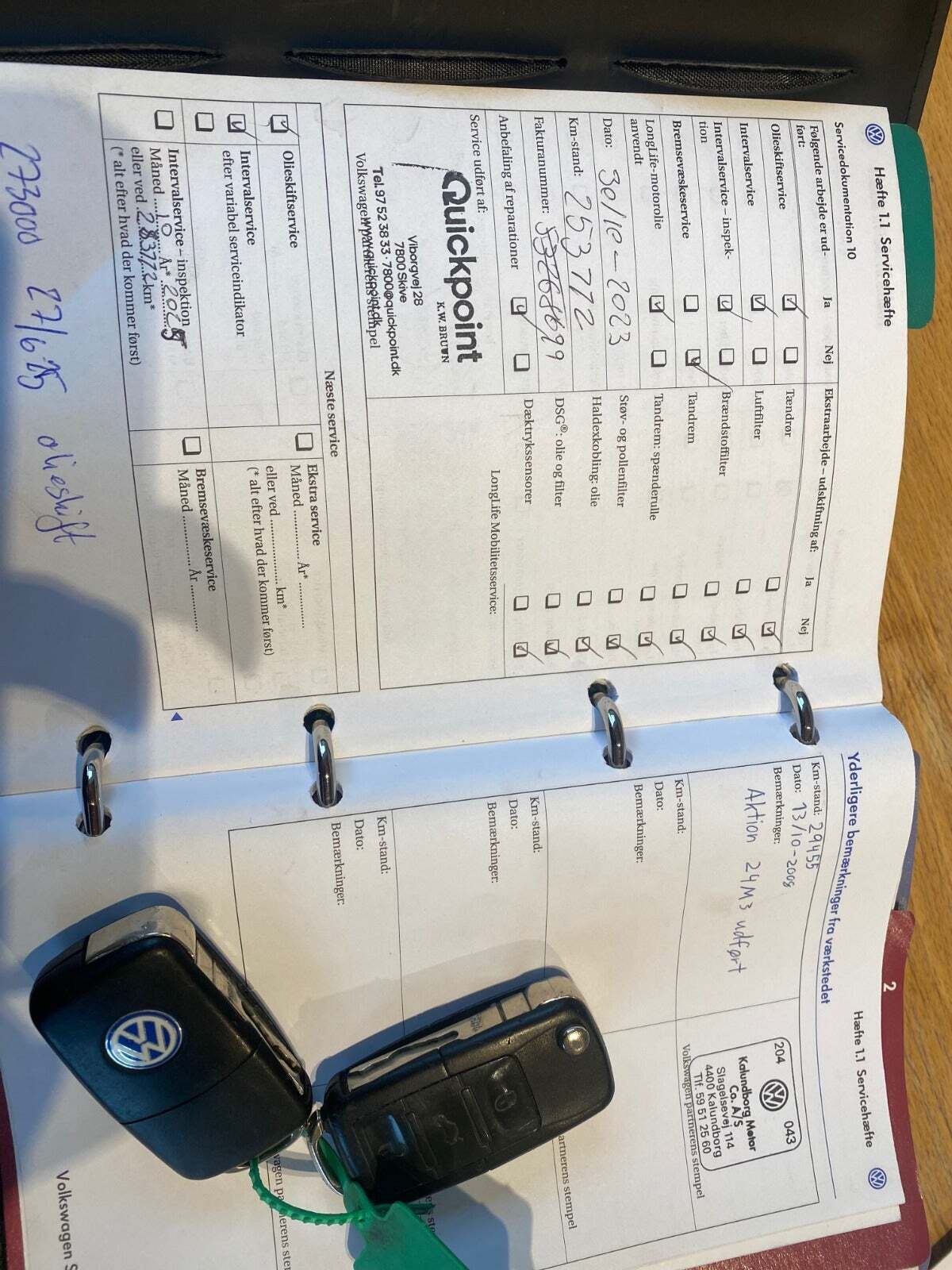 Grå VW Touran fra 2007