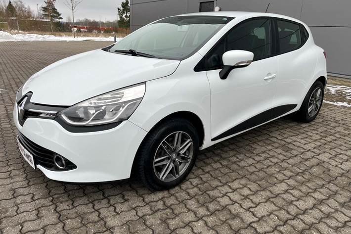 Hvid Renault Clio IV fra 2012 set udefra