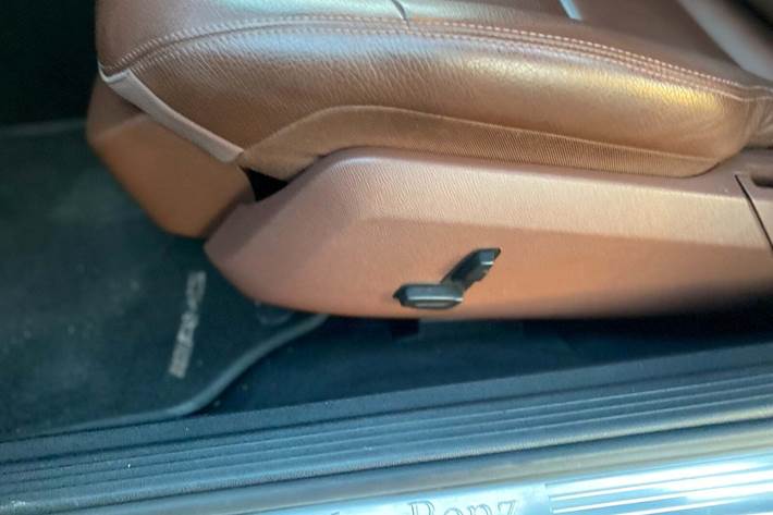 Grå Mercedes E350 fra 2012