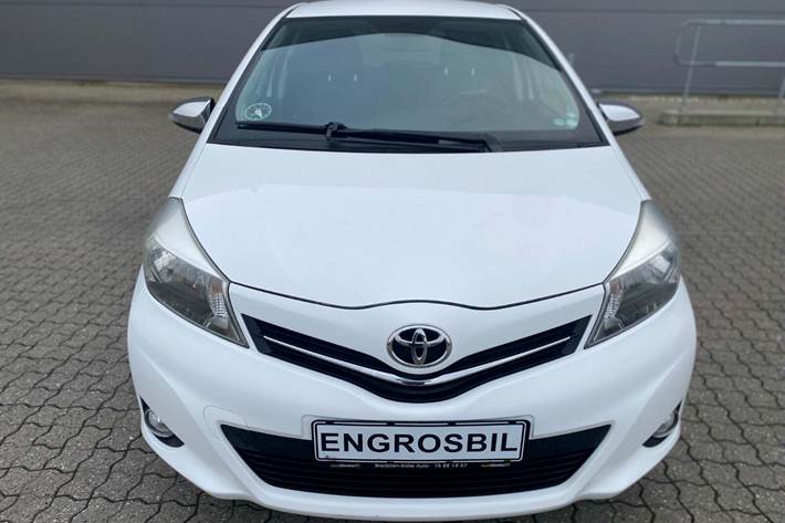 Hvid Toyota Yaris fra 2011