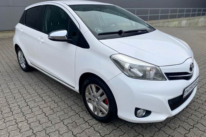 Hvid Toyota Yaris fra 2011