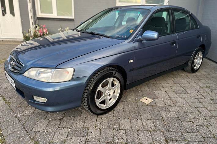 Blå Honda Accord fra 2002