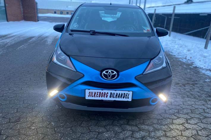 Sort Toyota Aygo fra 2015