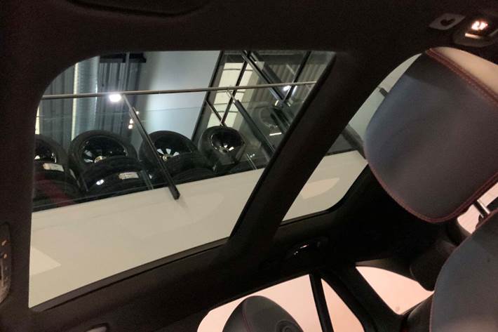 Grå Mercedes GLC43 fra 2017