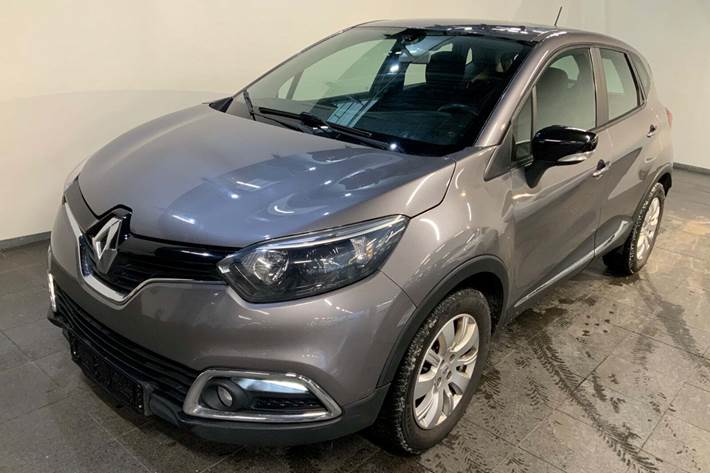 Grå Renault Captur fra 2015 set udefra