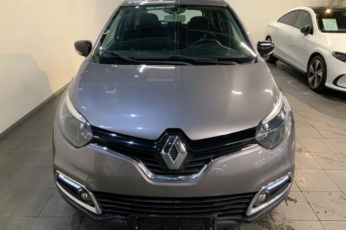Grå Renault Captur fra 2015