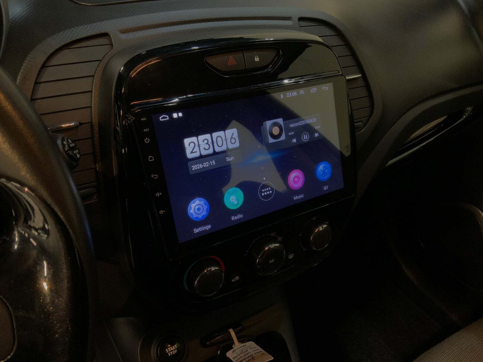 Grå Renault Captur fra 2015