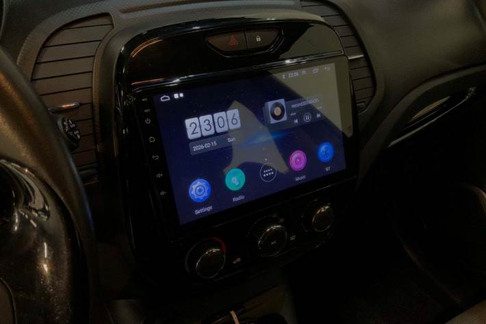 Grå Renault Captur fra 2015