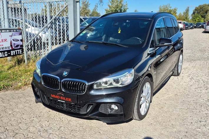 Sort BMW 220d fra 2017 set udefra