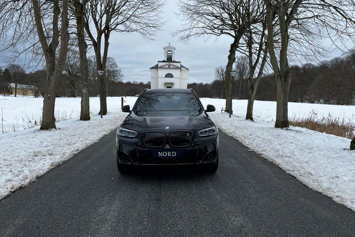 Blå BMW iX3 fra 2022