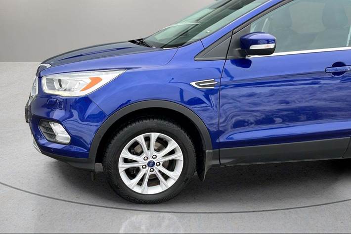 Blå Ford Kuga fra 2017