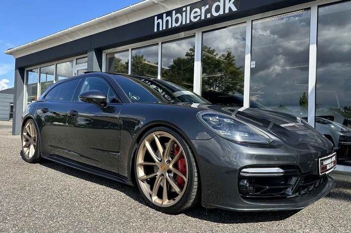 Grå Porsche Panamera Turbo fra 2018