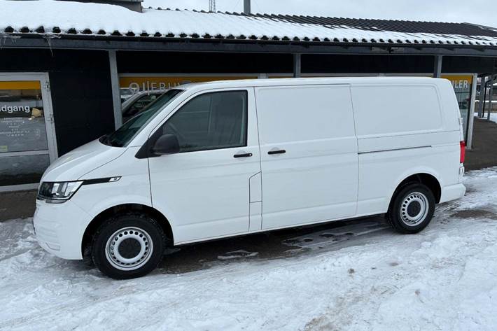 Hvid VW Transporter fra 2021