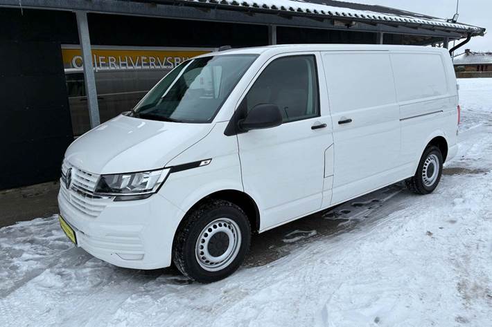 Hvid VW Transporter fra 2021