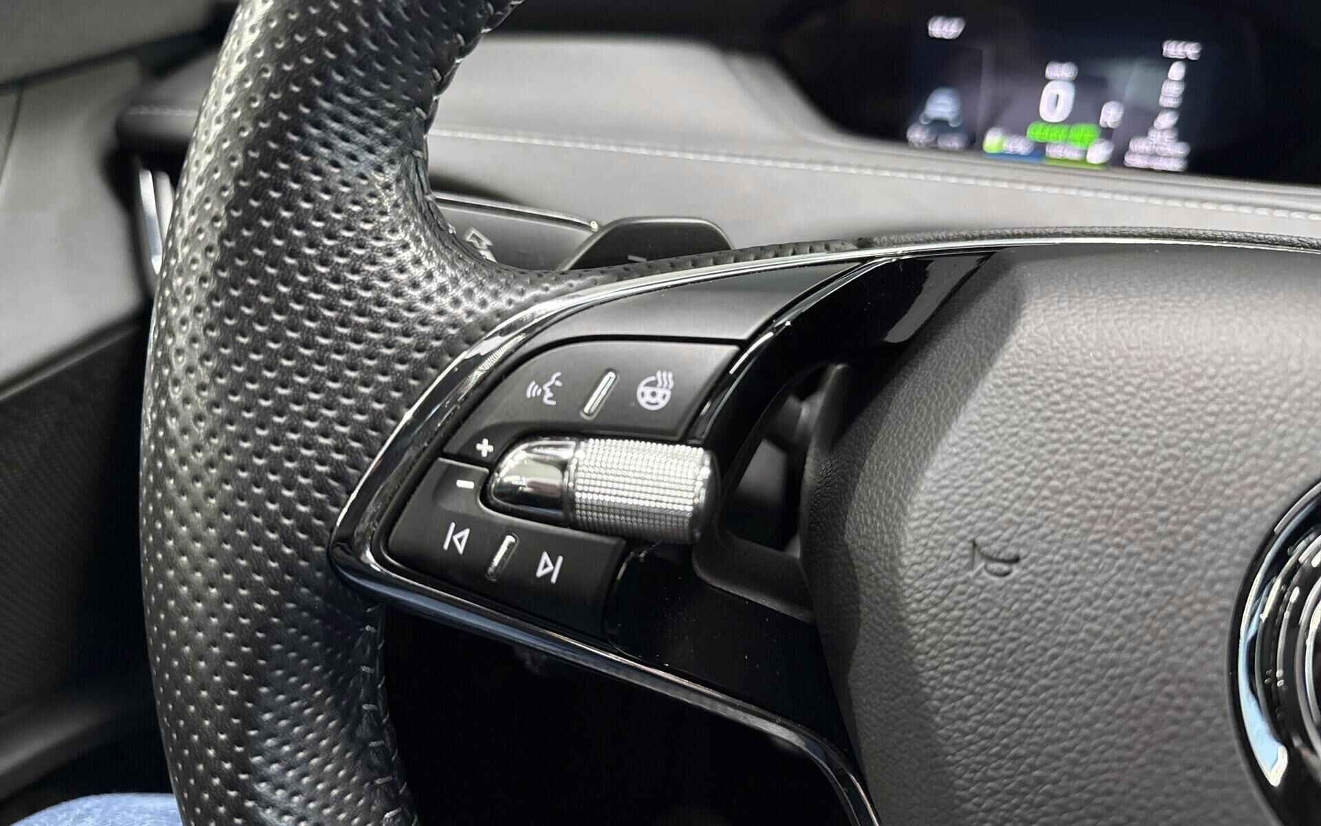 Hvid Skoda Enyaq fra 2021