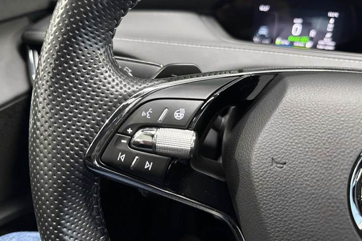 Hvid Skoda Enyaq fra 2021