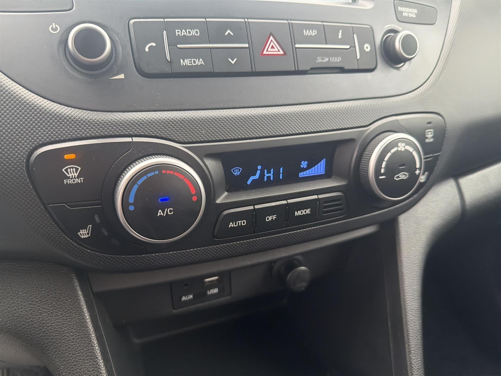 Grå Hyundai i10 fra 2017