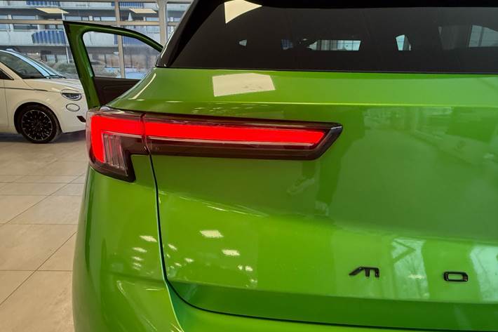 Grøn Opel Mokka-e fra 2024