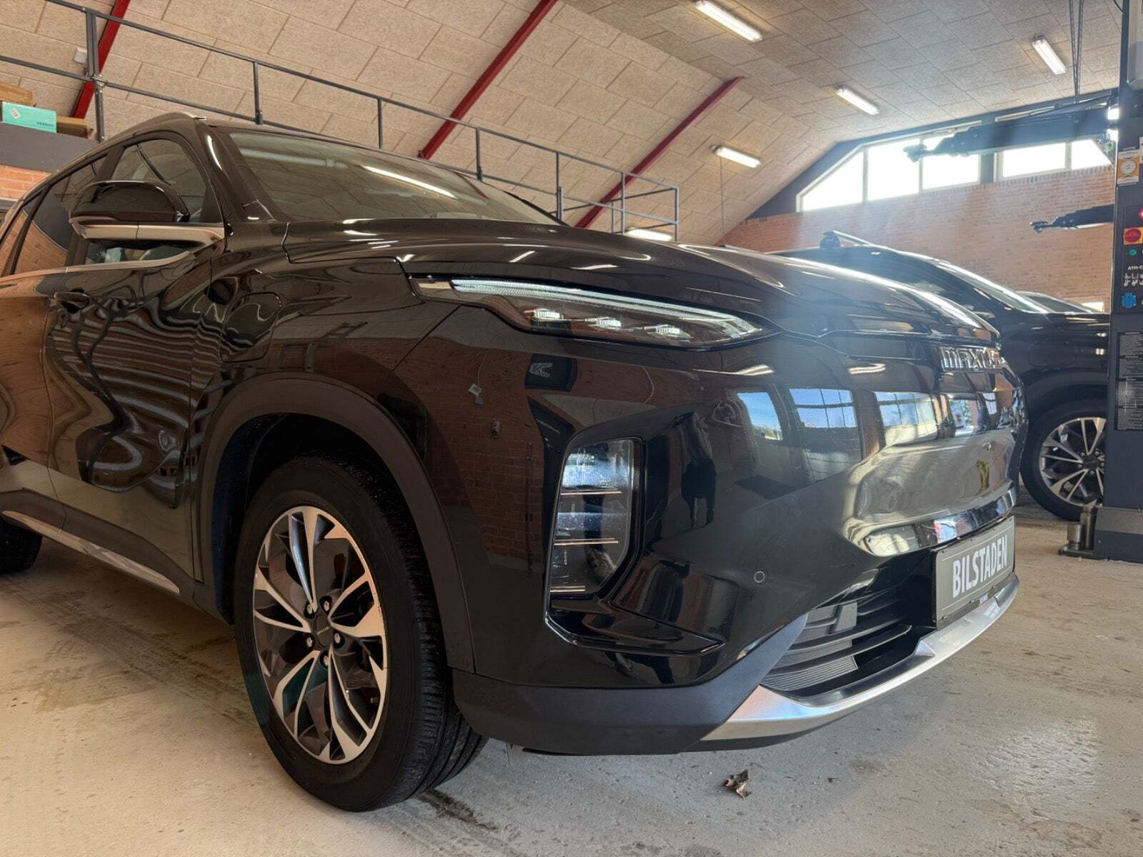 Sort Maxus Euniq6 fra 2022