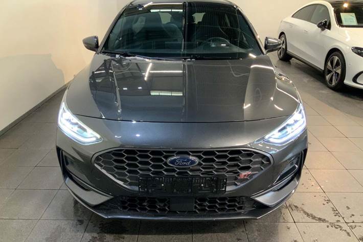 Grå Ford Focus fra 2022