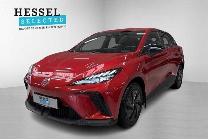 Rød MG 4 fra 2023 set udefra