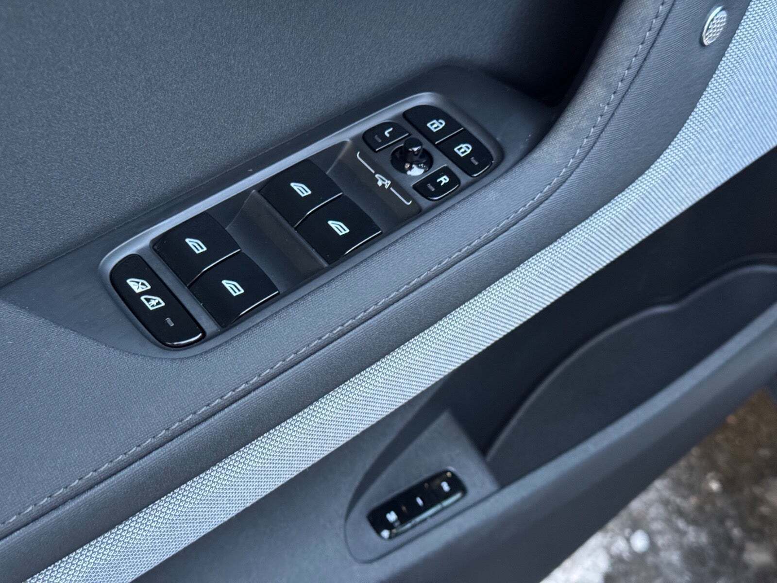 Grå Polestar 2 fra 2024