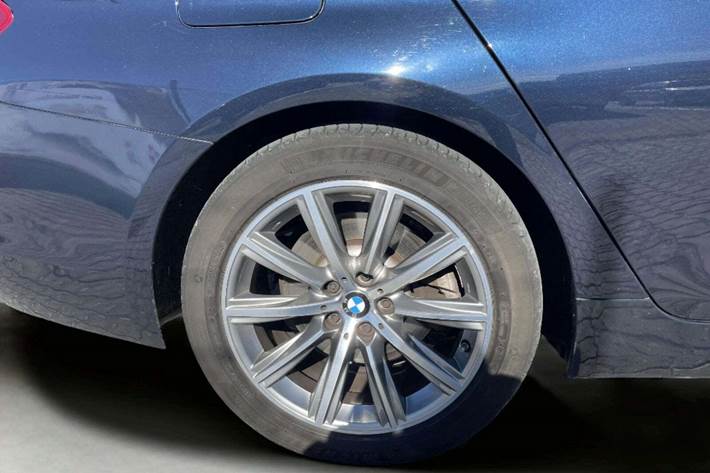 Blå BMW 520d fra 2019