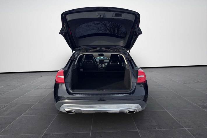 undefined Mercedes GLA220 fra 2015 set udefra