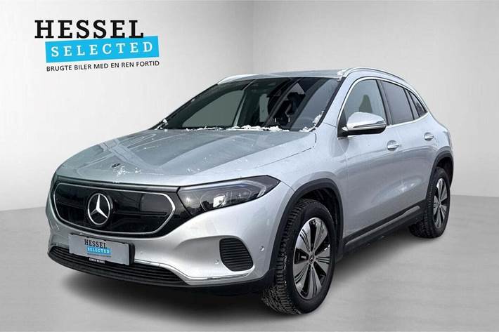 Sølv Mercedes EQA250+ fra 2023 set udefra