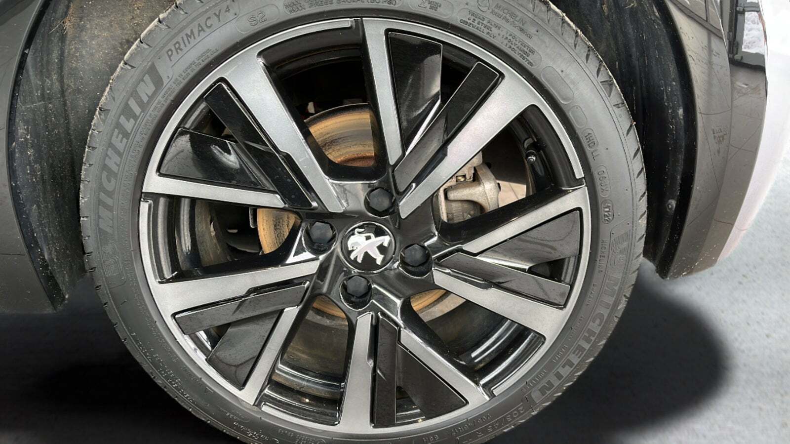 Sølv Peugeot e-208 fra 2023