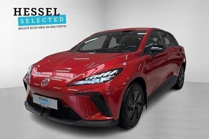 Rød MG 4 fra 2023 set udefra