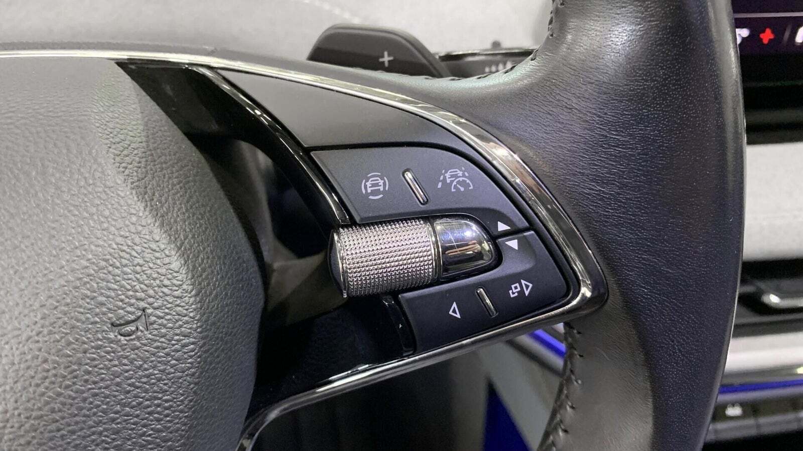 Hvid Skoda Enyaq fra 2021