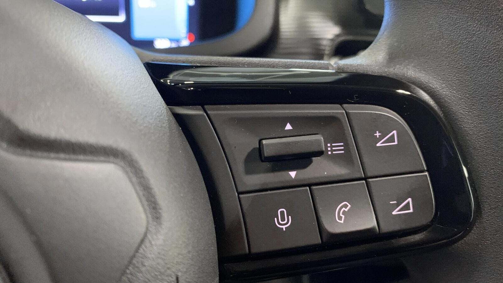 Rød Jeep Avenger fra 2023