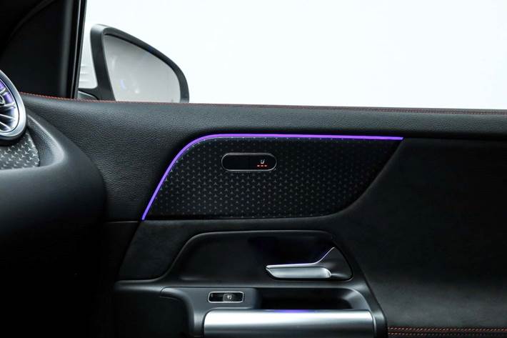 Hvid Mercedes EQA250+ fra 2025