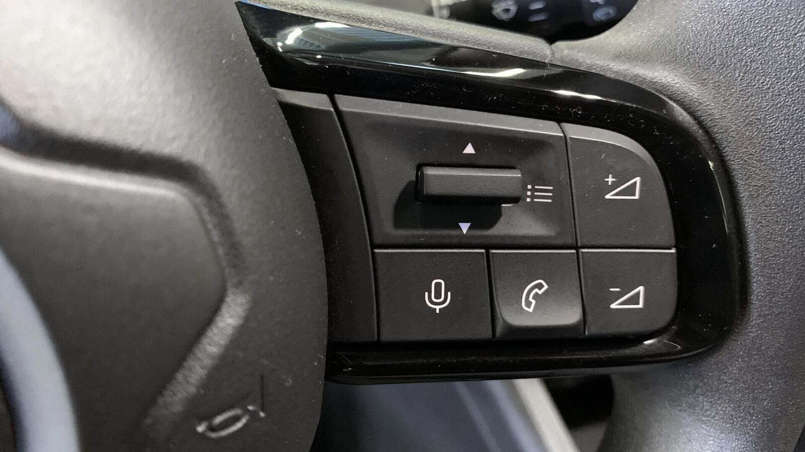 Sort Jeep Avenger fra 2023