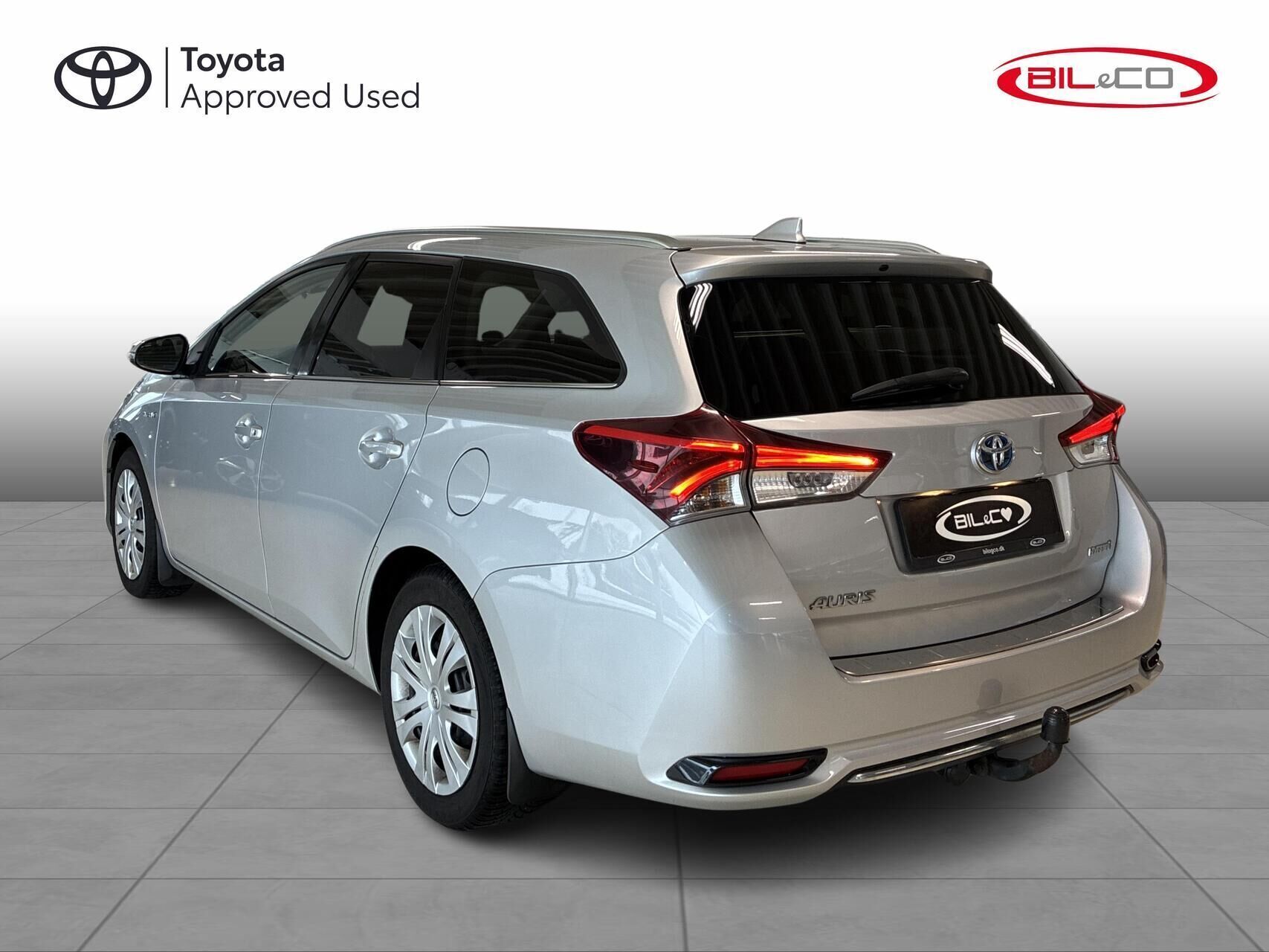 Grå Toyota Auris fra 2017