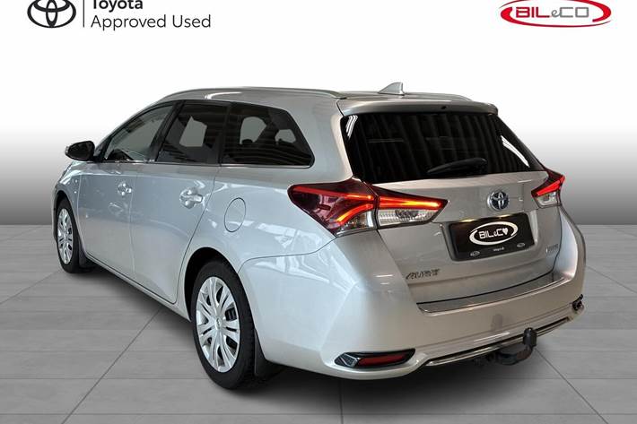 Grå Toyota Auris fra 2017