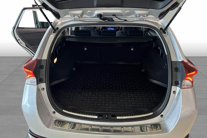 Grå Toyota Auris fra 2017