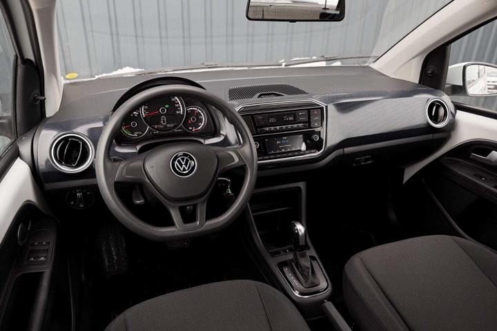 Hvid VW E-UP! fra 2022 set indefra