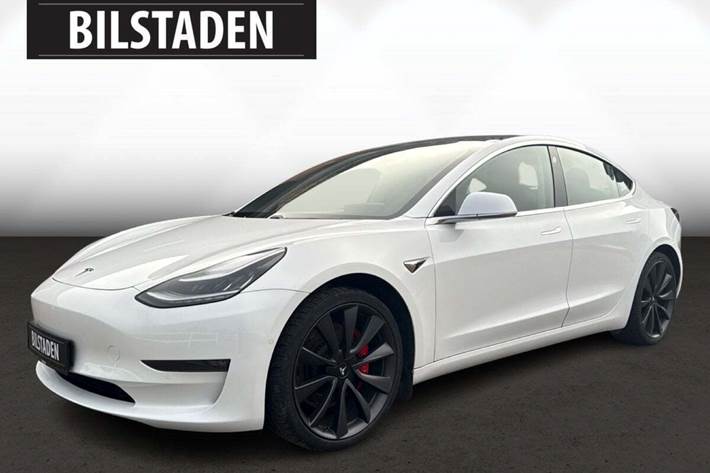 Hvid Tesla Model 3 fra 2020 set udefra